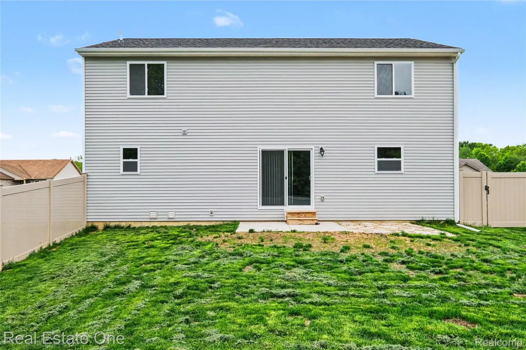 2273 Apple Tree Drive Burton City MI 48519