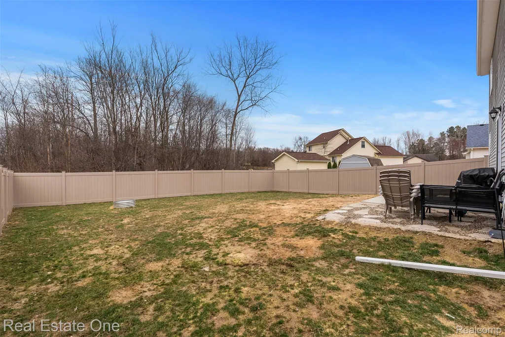 2273 Apple Tree Drive Burton City MI 48519