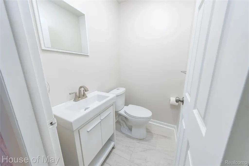 27840 Larkmoor Street Southfield City MI 48076