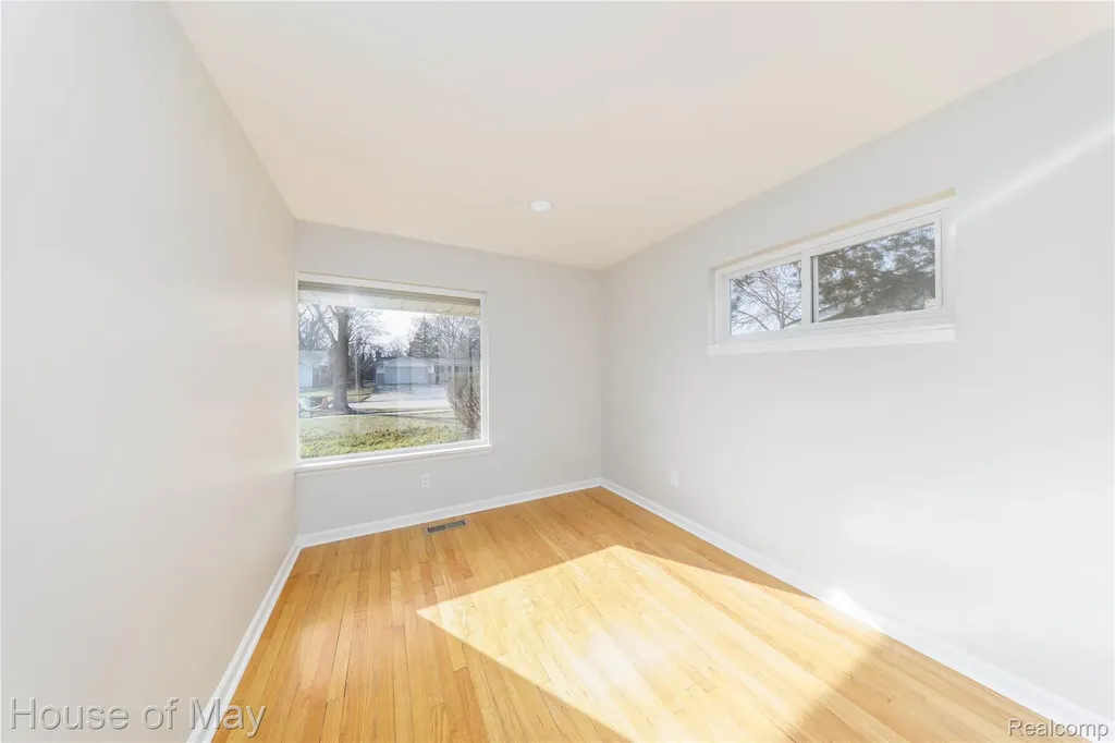 27840 Larkmoor Street Southfield City MI 48076