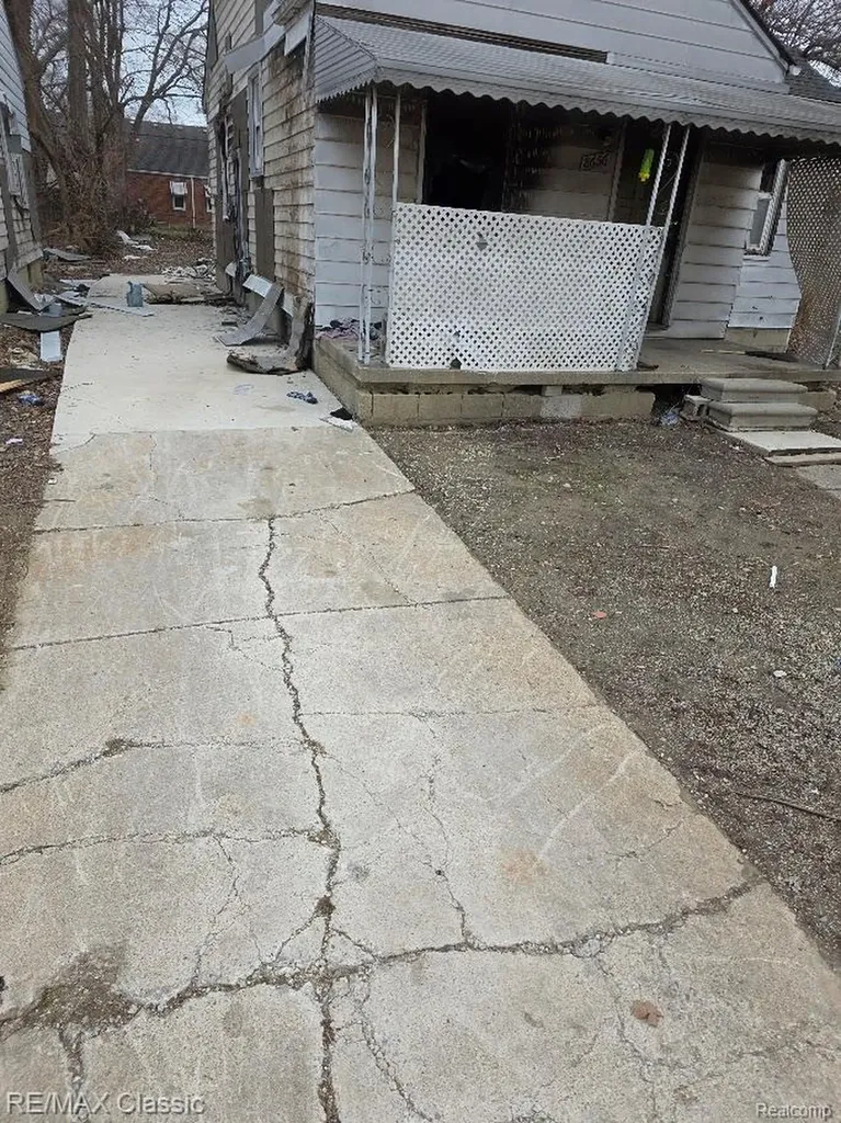 8656 & 8560 Farmbrook Street Detroit City MI 48224