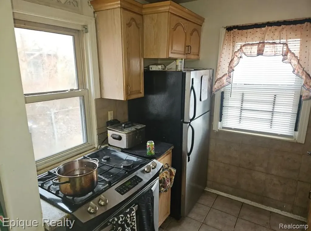 16069 Carlisle Street Detroit City MI 48205