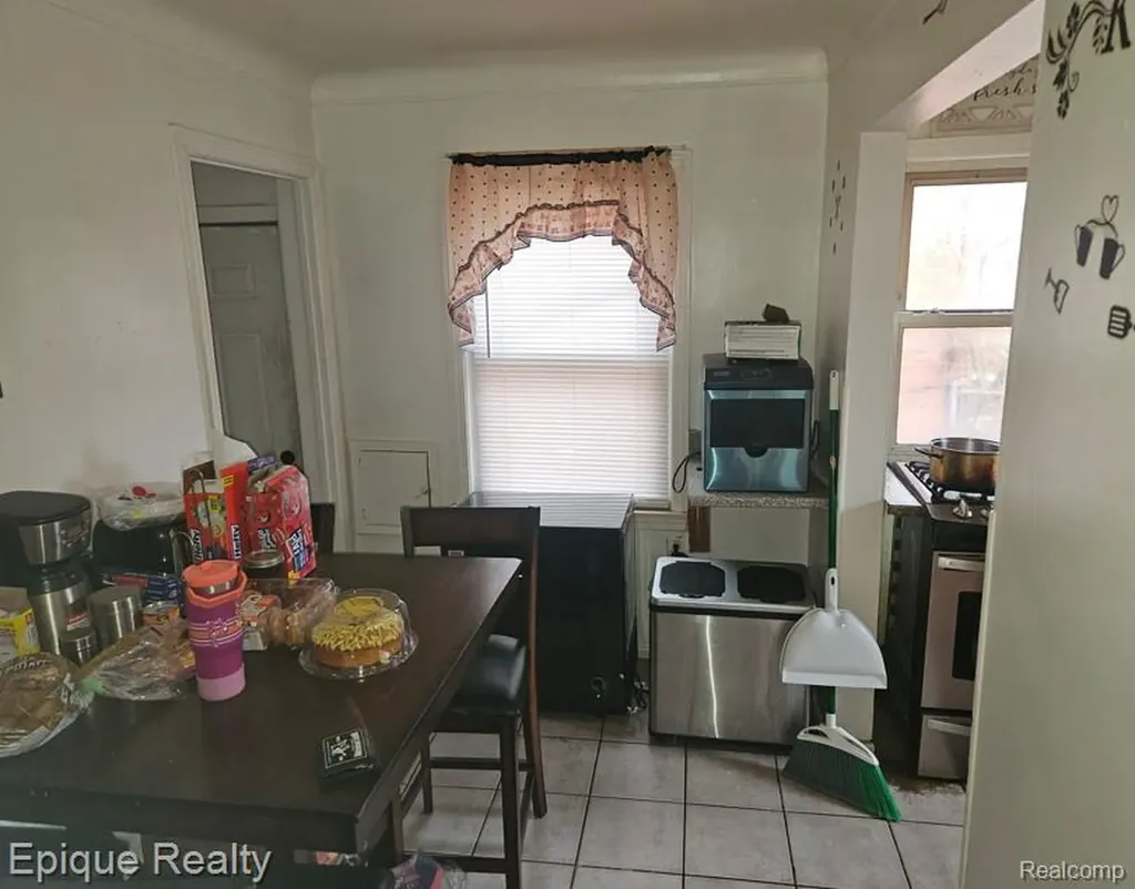 16069 Carlisle Street Detroit City MI 48205