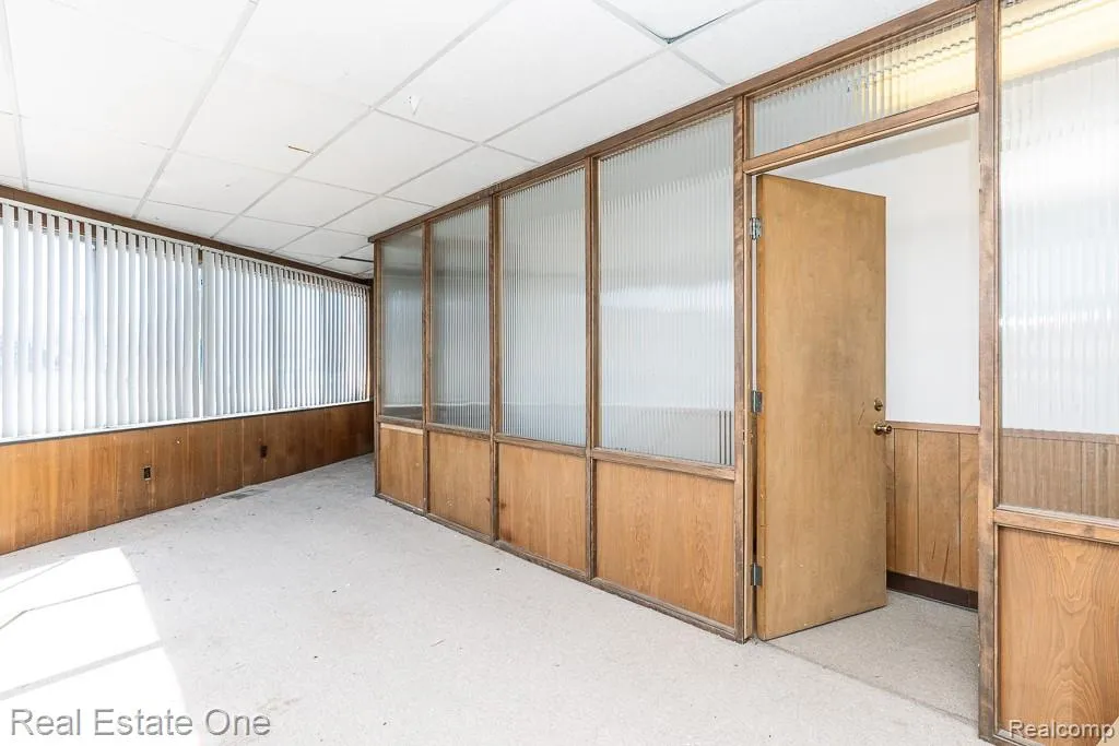 32756 Woodward Avenue Royal Oak City MI 48073
