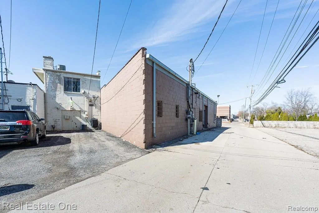 32756 Woodward Avenue Royal Oak City MI 48073