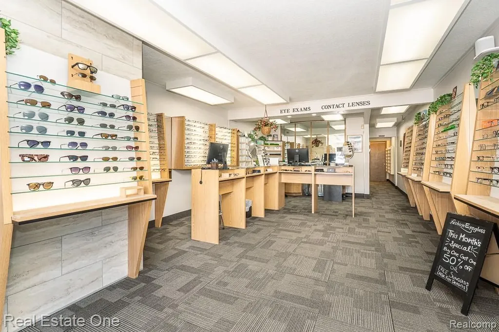 32756 Woodward Avenue Royal Oak City MI 48073