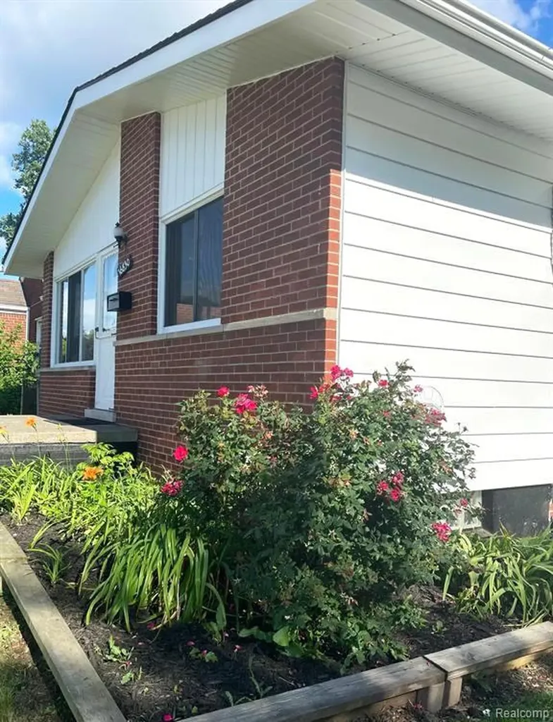 16830 S Stephens Drive E Eastpointe City MI 48021