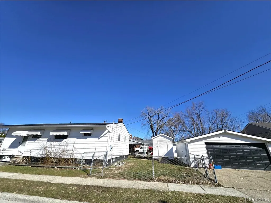 16830 S Stephens Drive E Eastpointe City MI 48021