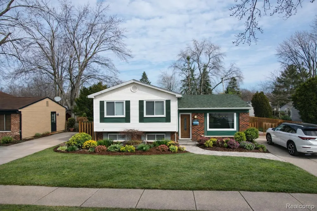15777 Harrison Romulus City MI 48174
