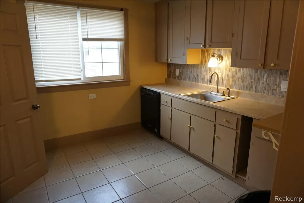1713 Austin Avenue Lincoln Park City MI 48146