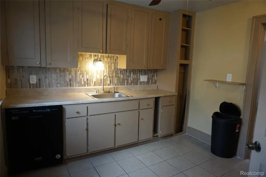1713 Austin Avenue Lincoln Park City MI 48146