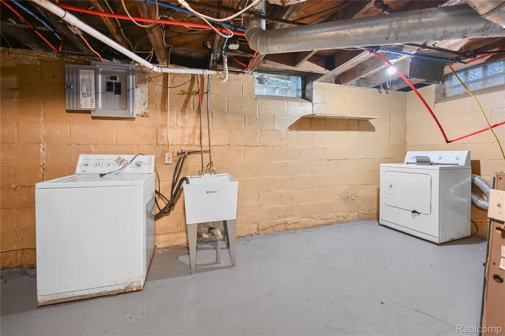 8626 Piedmont Street Detroit City MI 48228