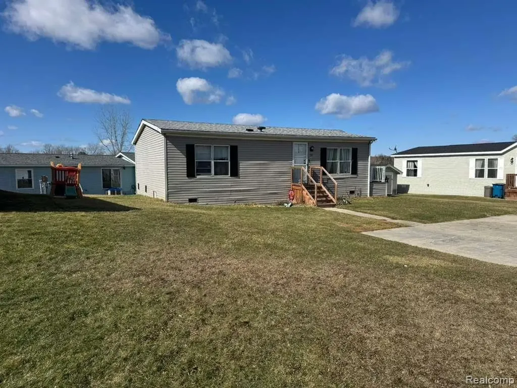 150 Chestnut Circle West Davison City MI 48423