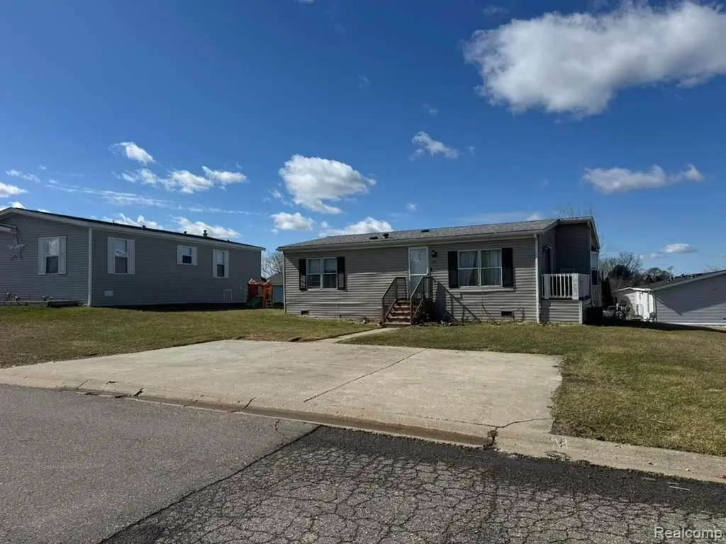 150 Chestnut Circle West Davison City MI 48423