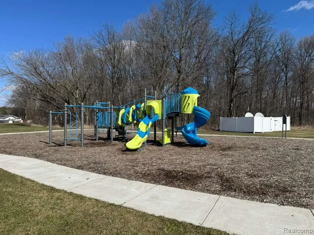 150 Chestnut Circle West Davison City MI 48423