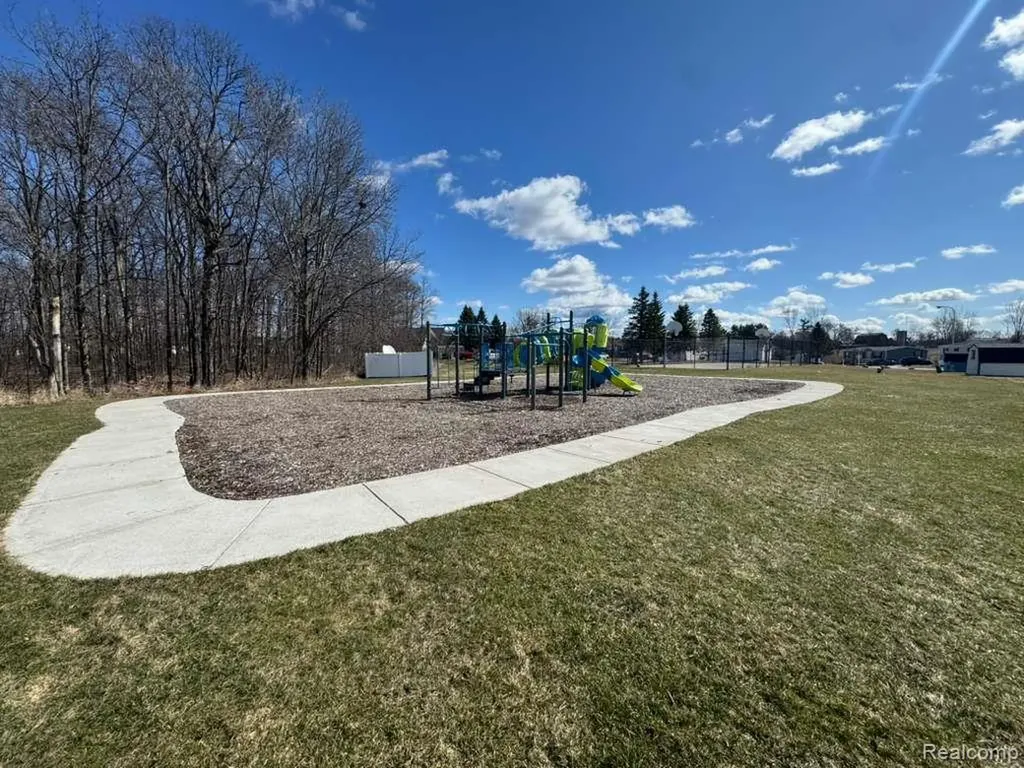 150 Chestnut Circle West Davison City MI 48423