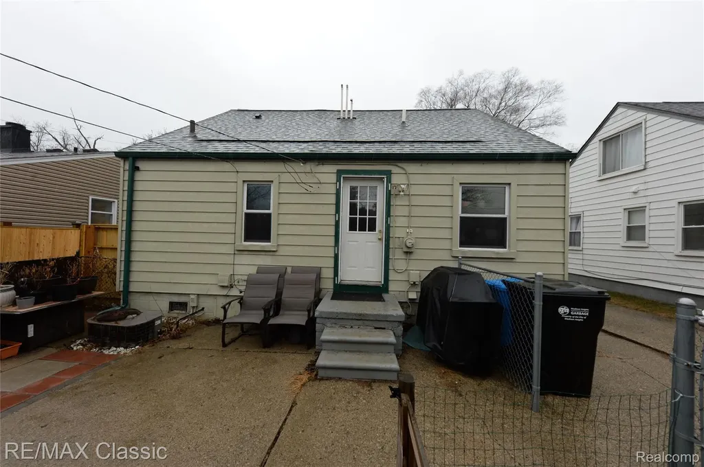 872 E Rowland Avenue Madison Heights City MI 48071