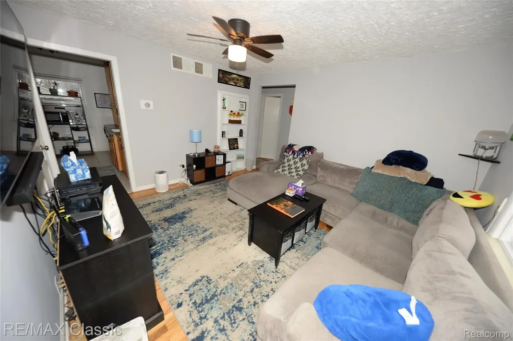872 E Rowland Avenue Madison Heights City MI 48071