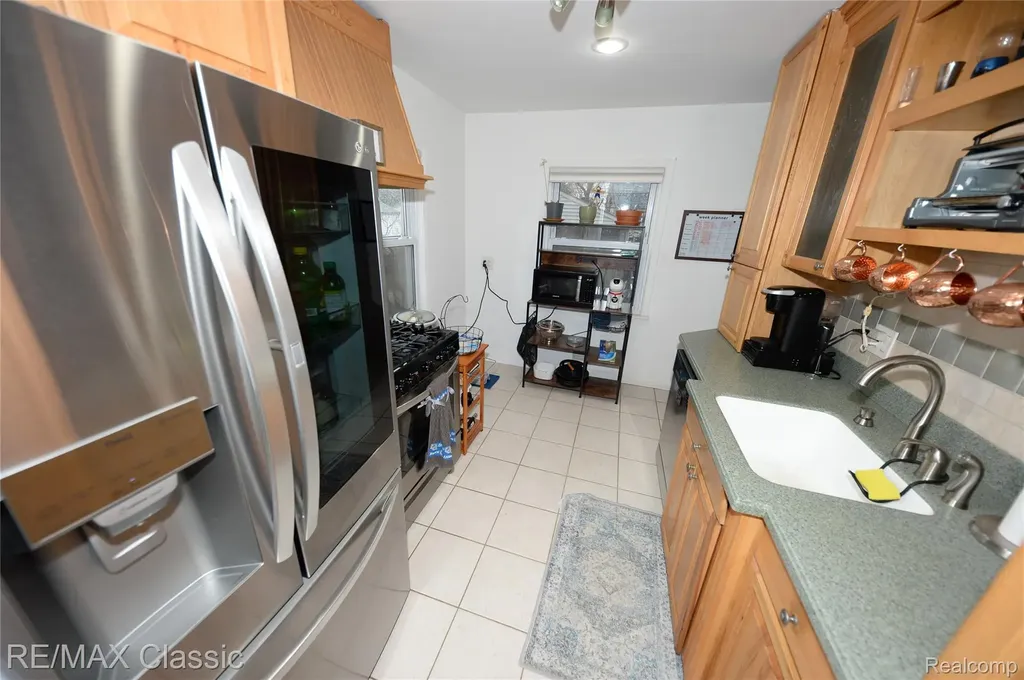 872 E Rowland Avenue Madison Heights City MI 48071