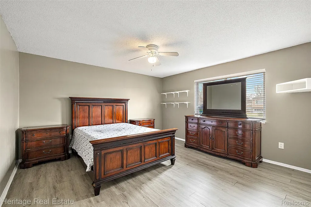 5299 Highland Road Waterford Charter Township MI 48327
