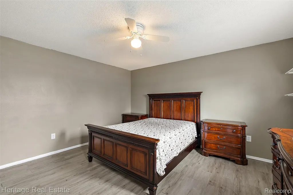 5299 Highland Road Waterford Charter Township MI 48327