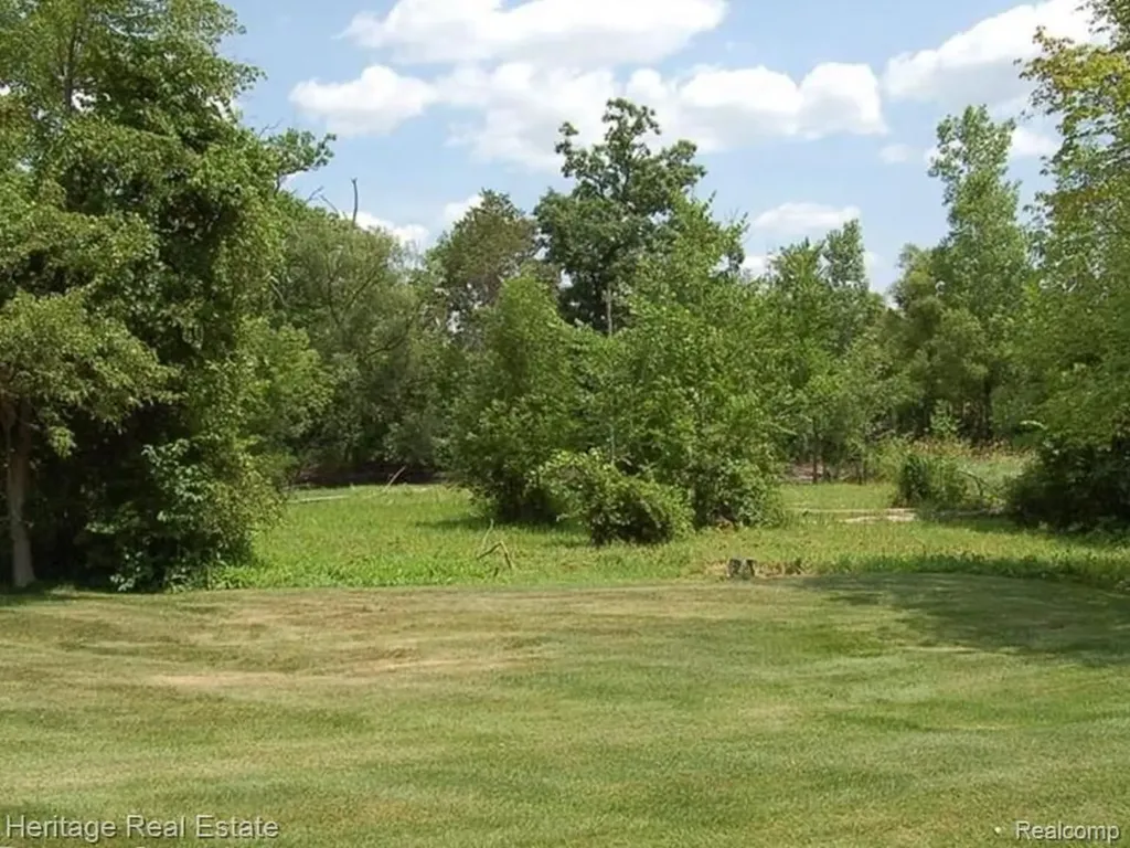 5299 Highland Road Waterford Charter Township MI 48327