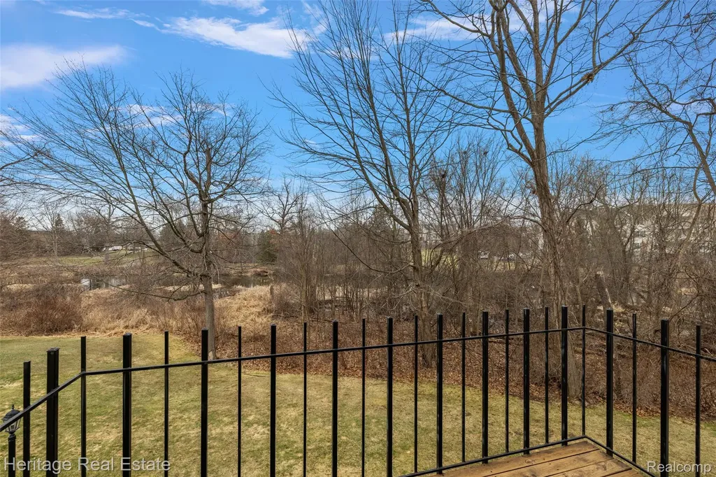 5299 Highland Road Waterford Charter Township MI 48327