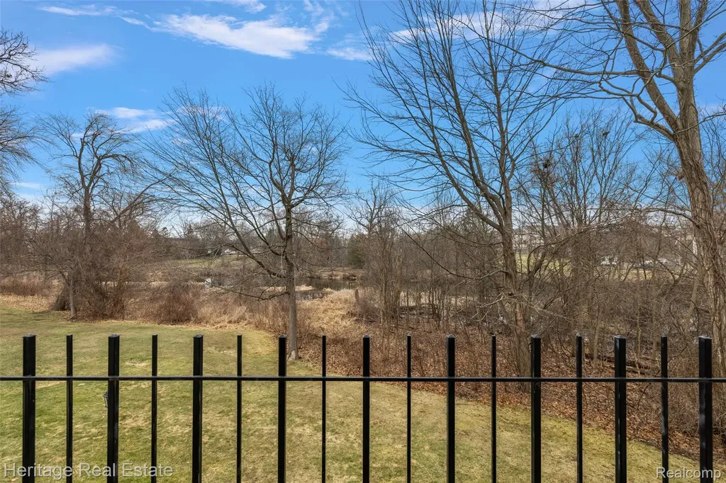 5299 Highland Road Waterford Charter Township MI 48327