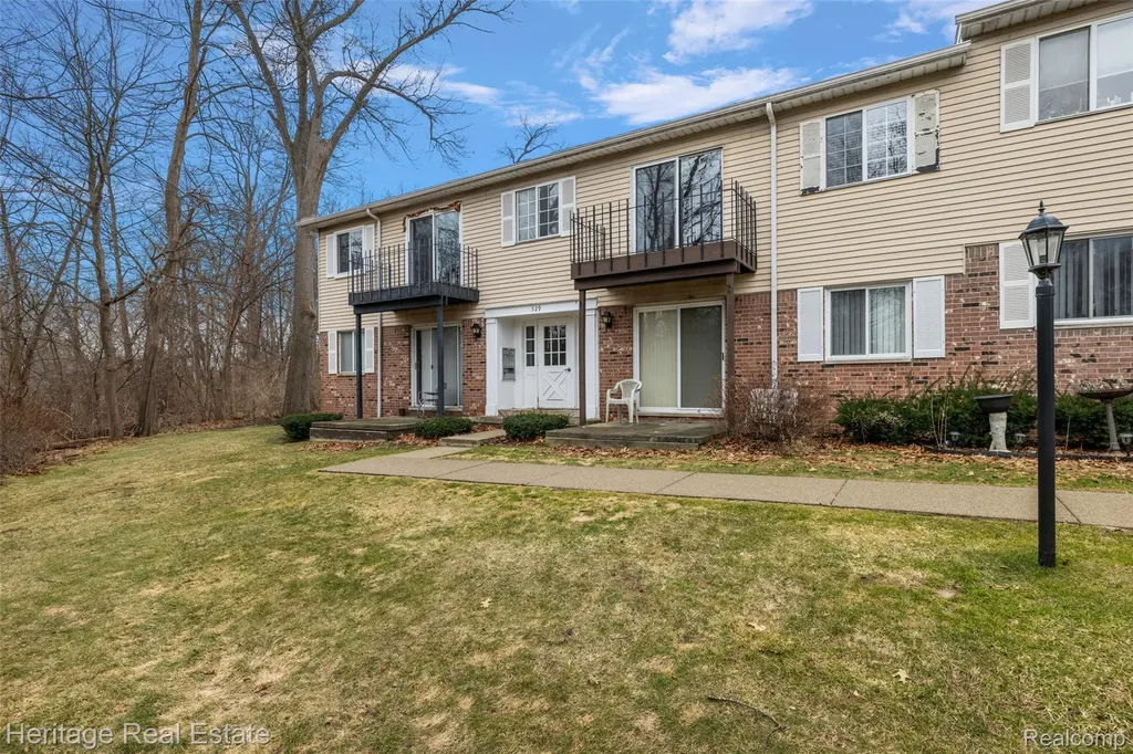 5299 Highland Road Waterford Charter Township MI 48327