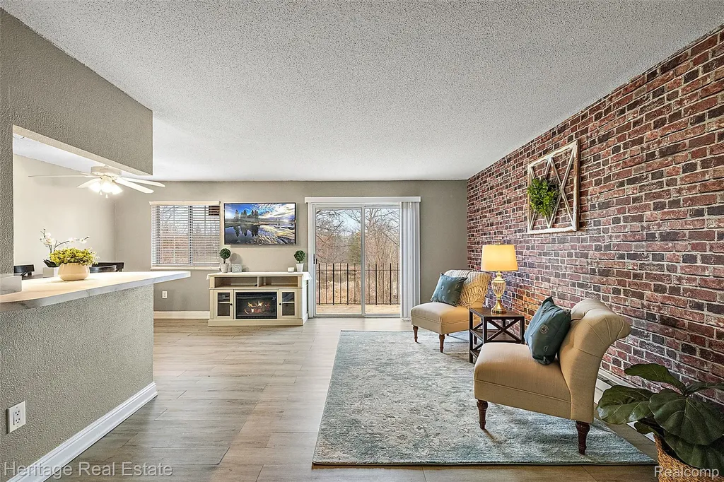 5299 Highland Road Waterford Charter Township MI 48327