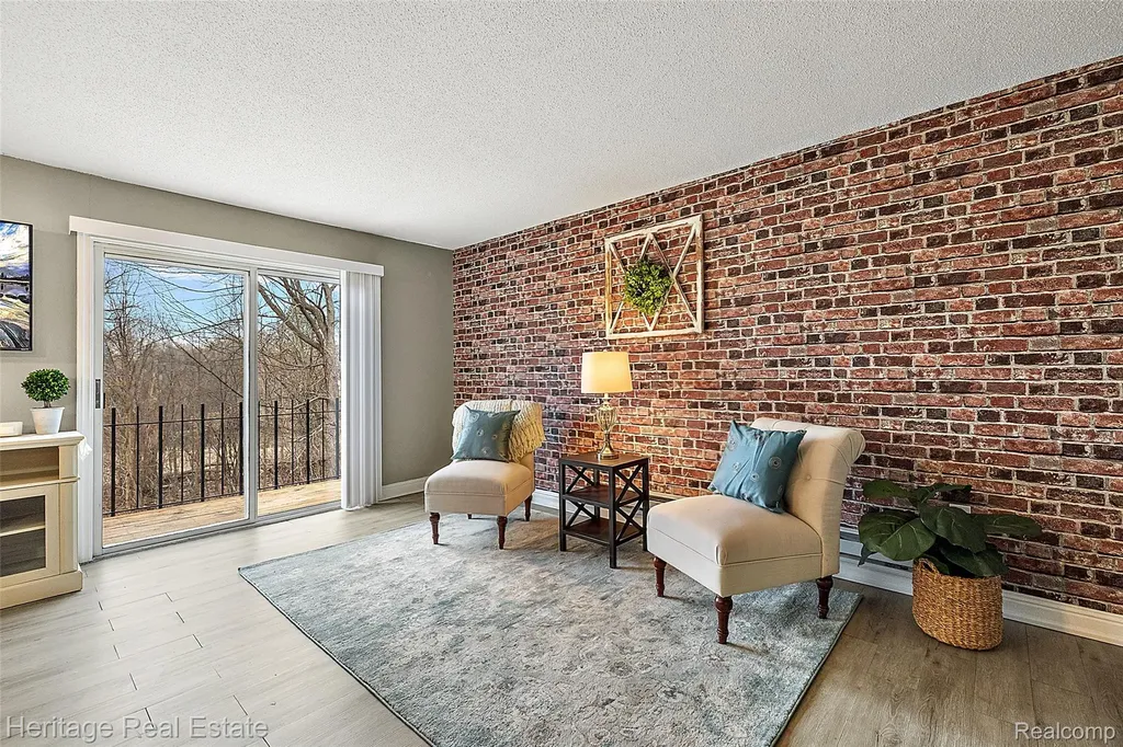 5299 Highland Road Waterford Charter Township MI 48327