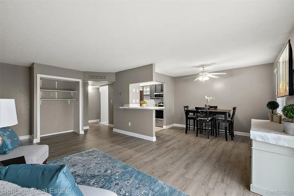 5299 Highland Road Waterford Charter Township MI 48327