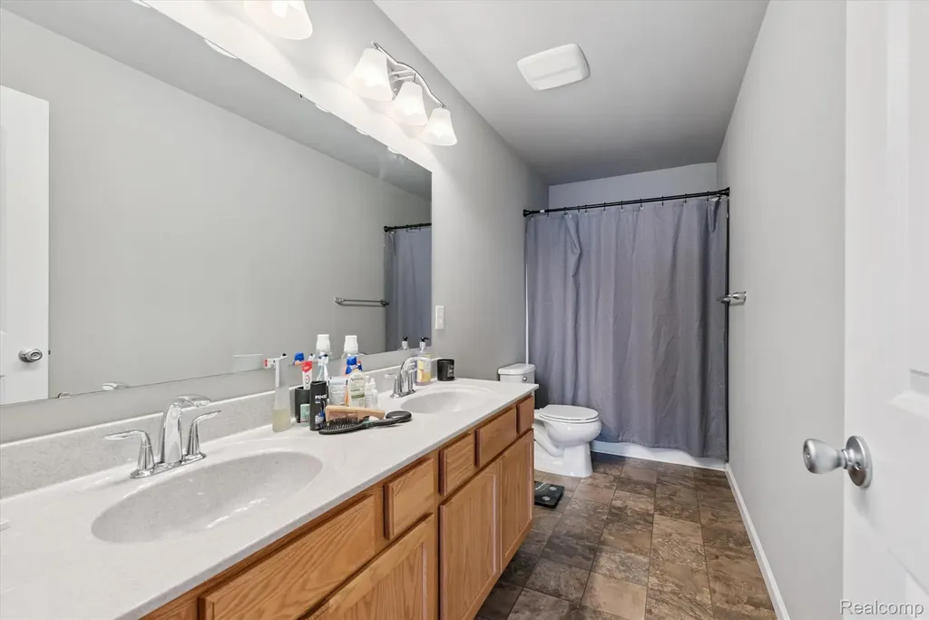 42811 Colonial Road Belleville City MI 48111