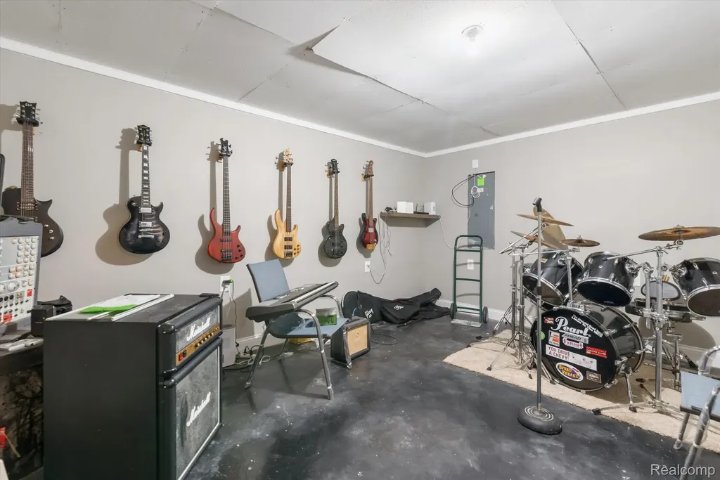42811 Colonial Road Belleville City MI 48111