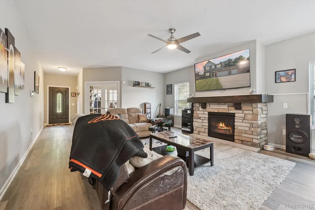 42811 Colonial Road Belleville City MI 48111