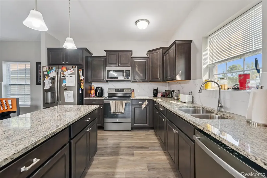 42811 Colonial Road Belleville City MI 48111