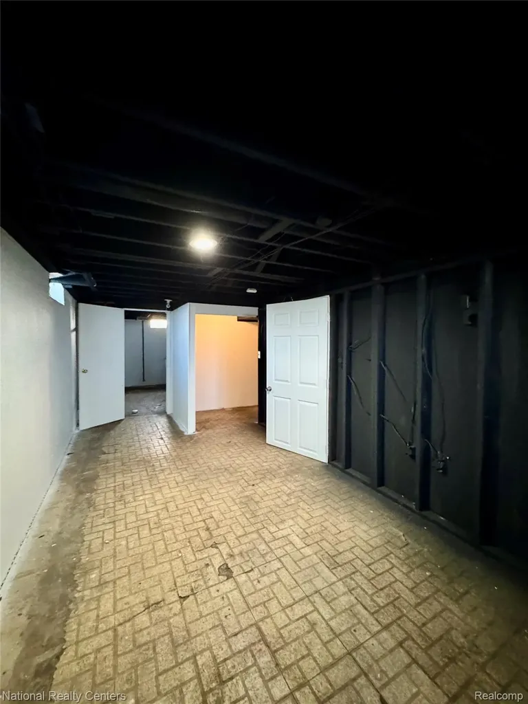 185 Gage Street Pontiac City MI 48342