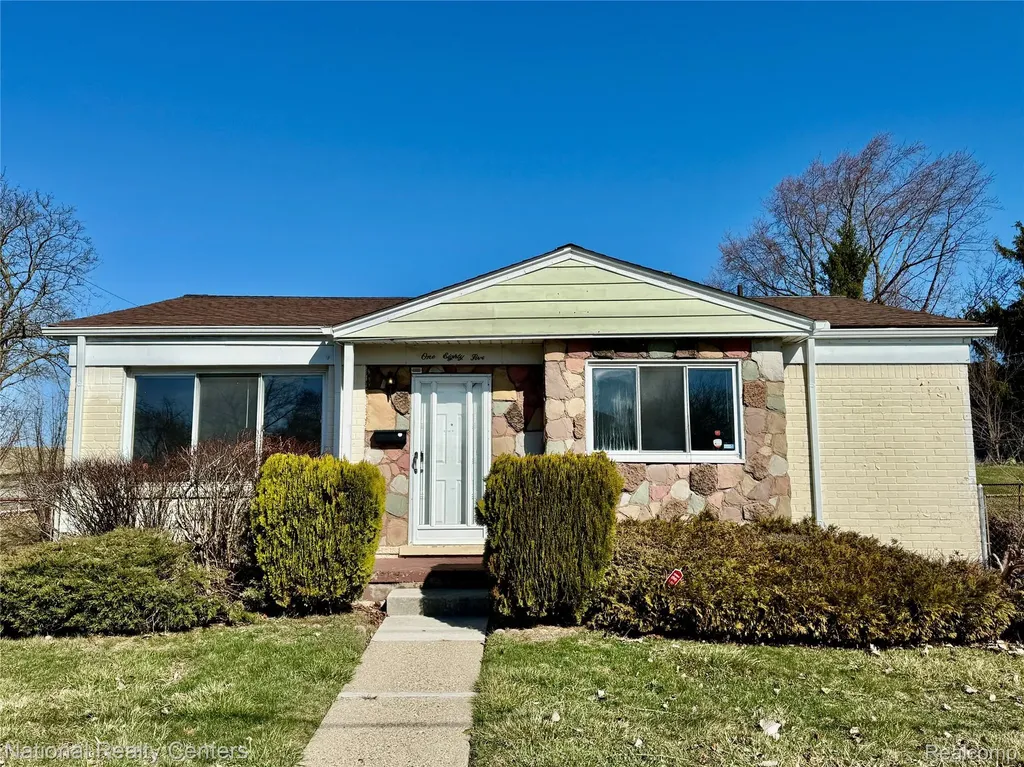 185 Gage Street Pontiac City MI 48342