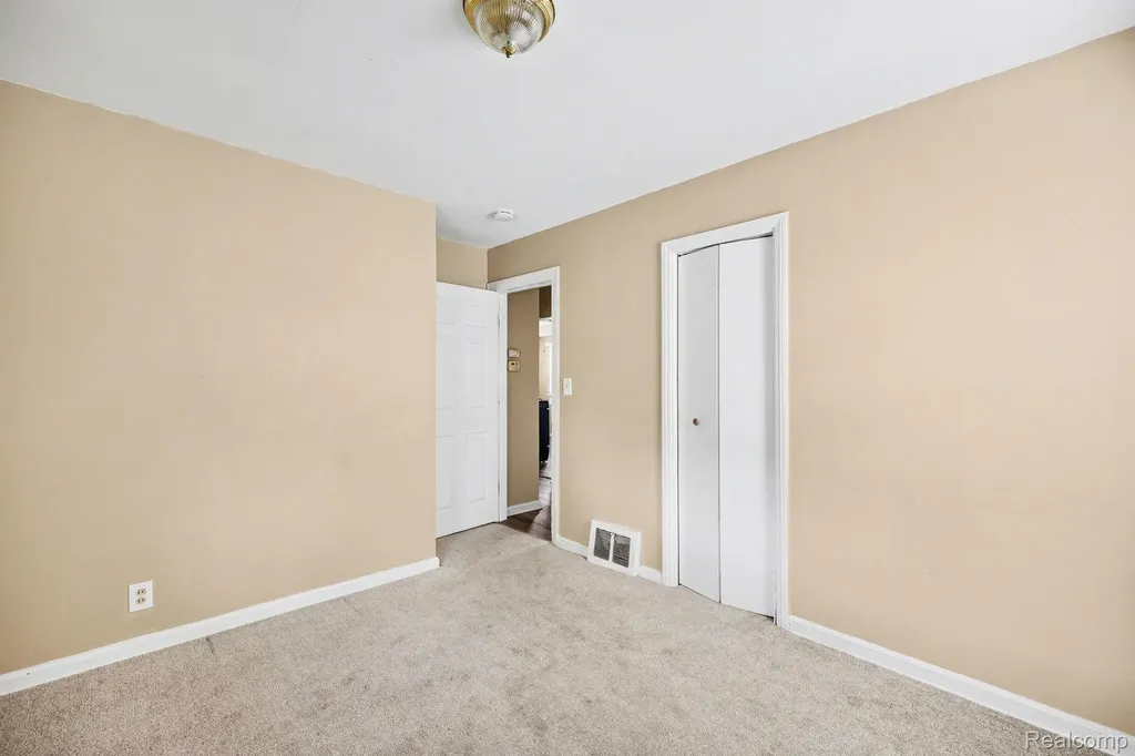 21768 Gascony Avenue Eastpointe City MI 48021