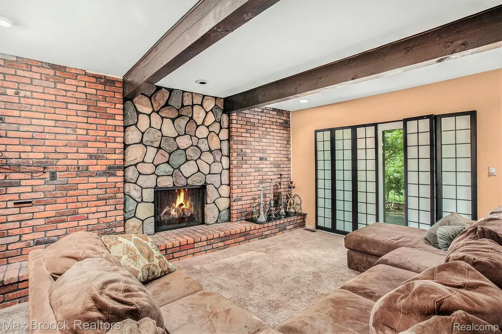 5622 Powder Horn Drive West Bloomfield Charter Township MI 48322
