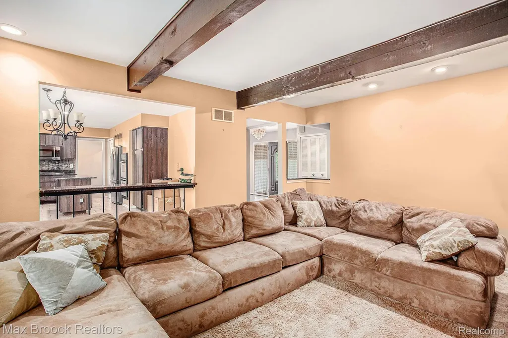 5622 Powder Horn Drive West Bloomfield Charter Township MI 48322