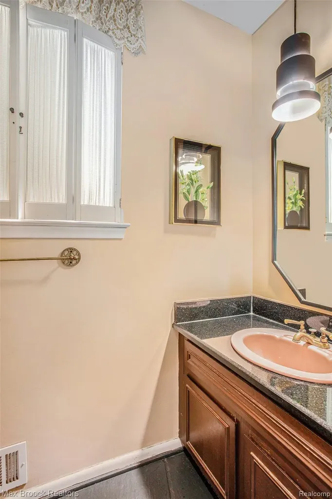 5622 Powder Horn Drive West Bloomfield Charter Township MI 48322