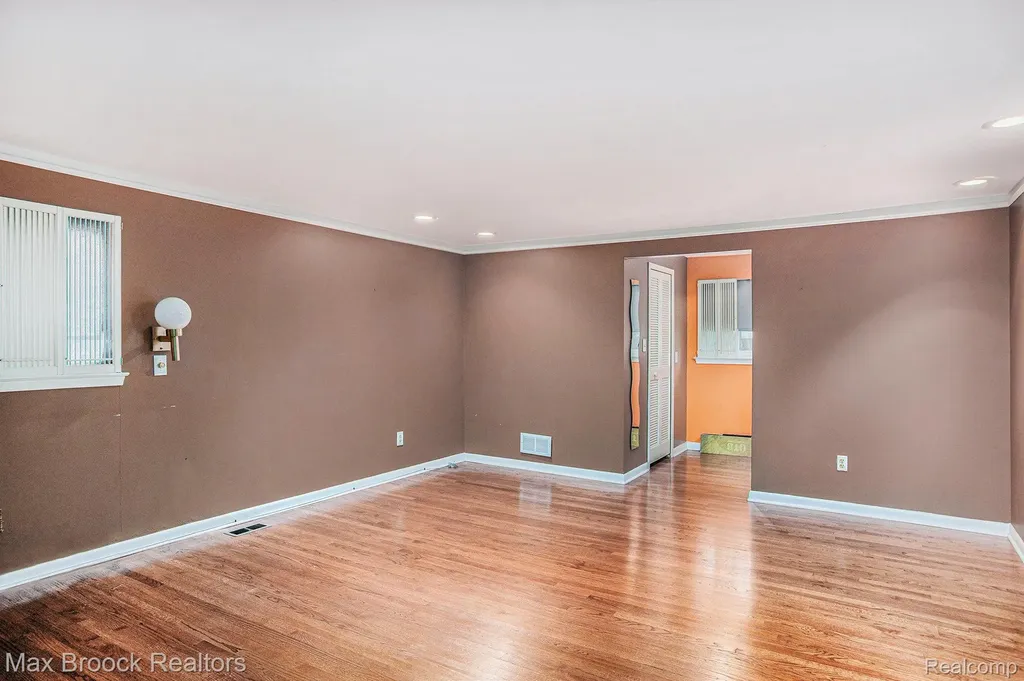 5622 Powder Horn Drive West Bloomfield Charter Township MI 48322