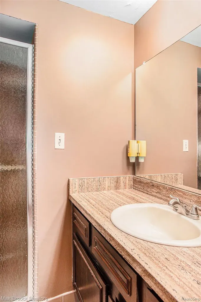 5622 Powder Horn Drive West Bloomfield Charter Township MI 48322