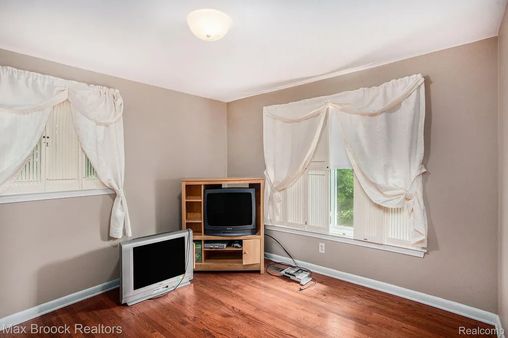 5622 Powder Horn Drive West Bloomfield Charter Township MI 48322