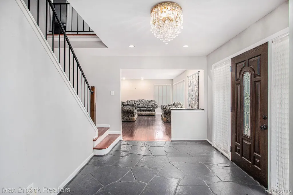 5622 Powder Horn Drive West Bloomfield Charter Township MI 48322