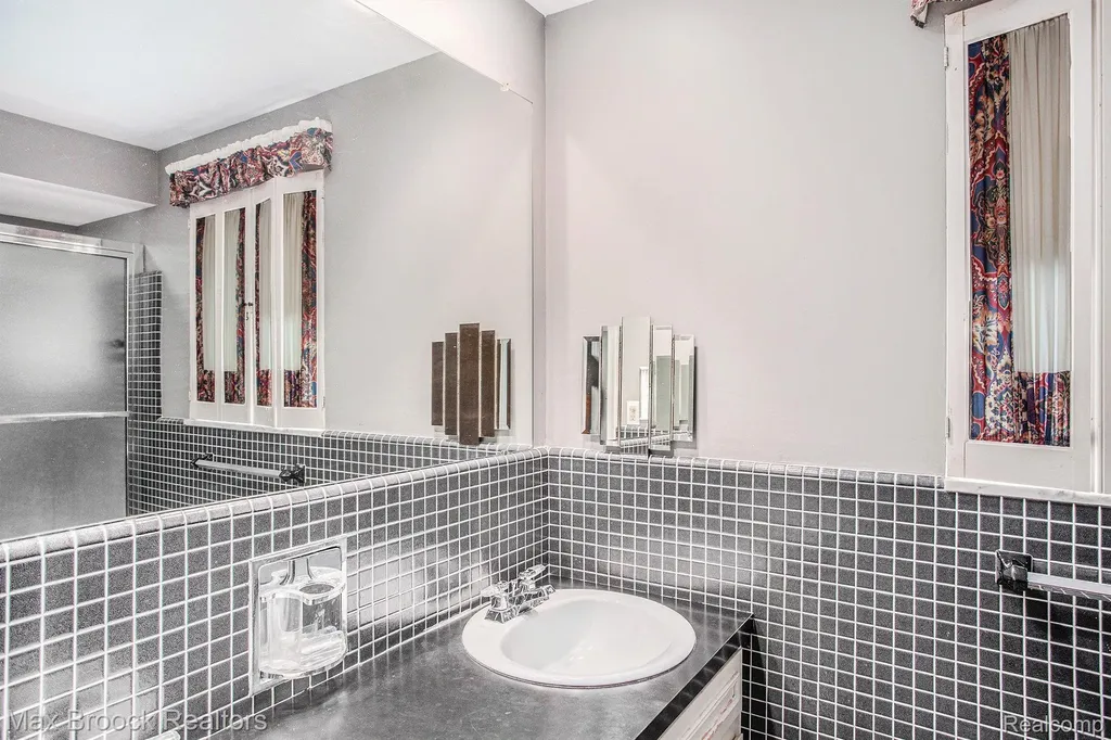 5622 Powder Horn Drive West Bloomfield Charter Township MI 48322