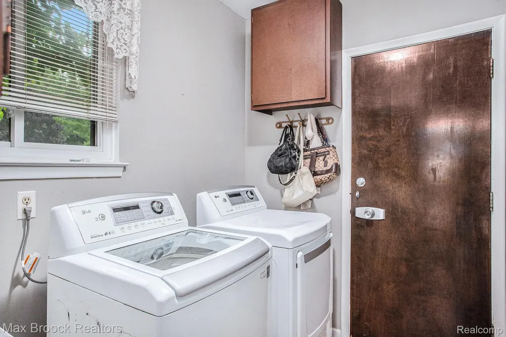 5622 Powder Horn Drive West Bloomfield Charter Township MI 48322