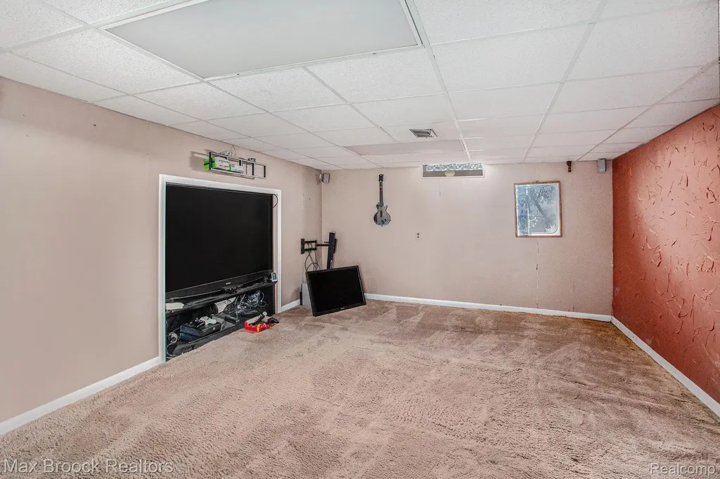 5622 Powder Horn Drive West Bloomfield Charter Township MI 48322