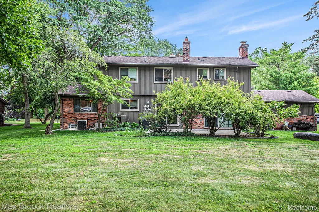5622 Powder Horn Drive West Bloomfield Charter Township MI 48322